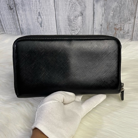 SALVATORE FERRAGAMO continental zip leather wallet in black - Picture 4 of 17